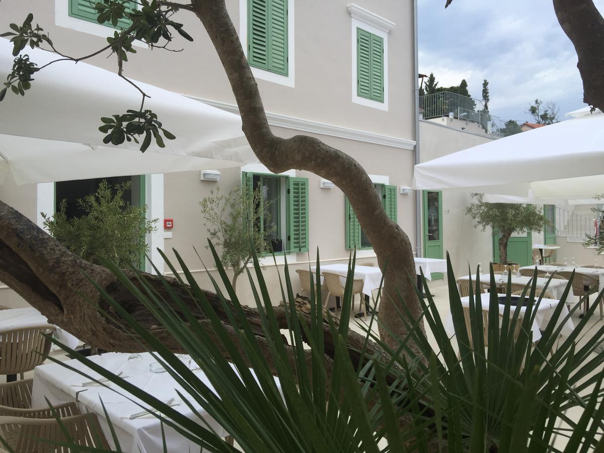 Hotel Vila Conte Veli Losinj Exterior photo